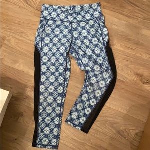 Blue dyed pattern cropped sports leggings